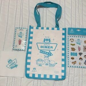 NYC 🇺🇸 Jellycat Diner Exclusive Bubbeca Milkshake Pin + Set